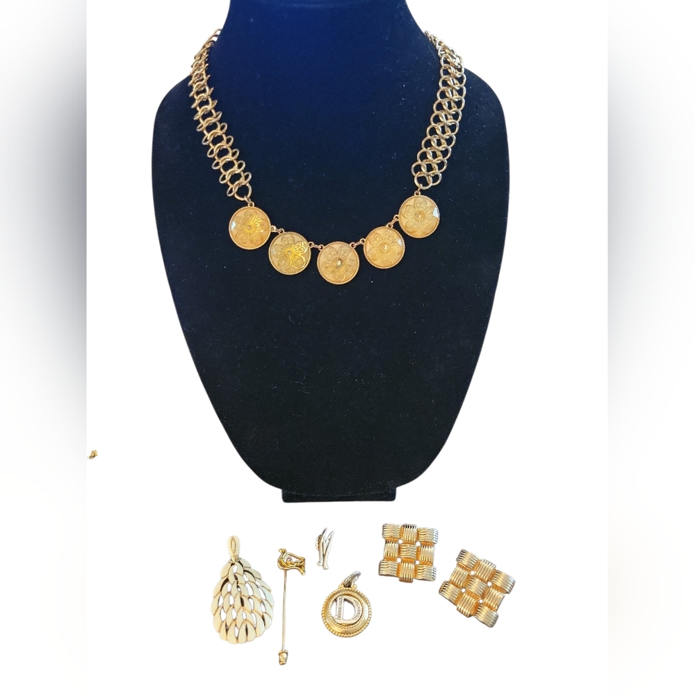 Vintage Gold Toned Jewelry Bundle